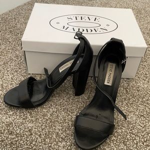 Authentic Steve Madden Carrson heels in black